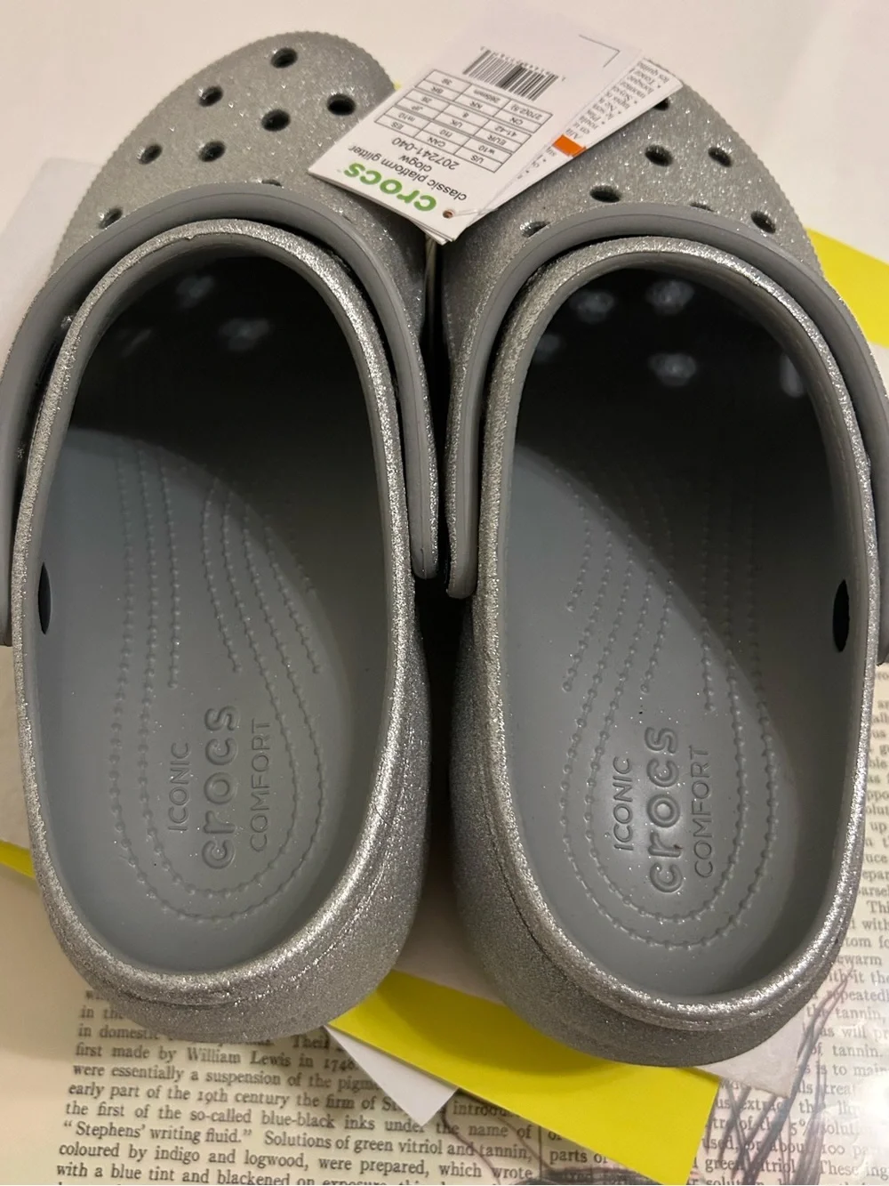 CROCS (NWT) Silver Classic Glitter Platform Shoes - Unisex - Picture 4 of 8